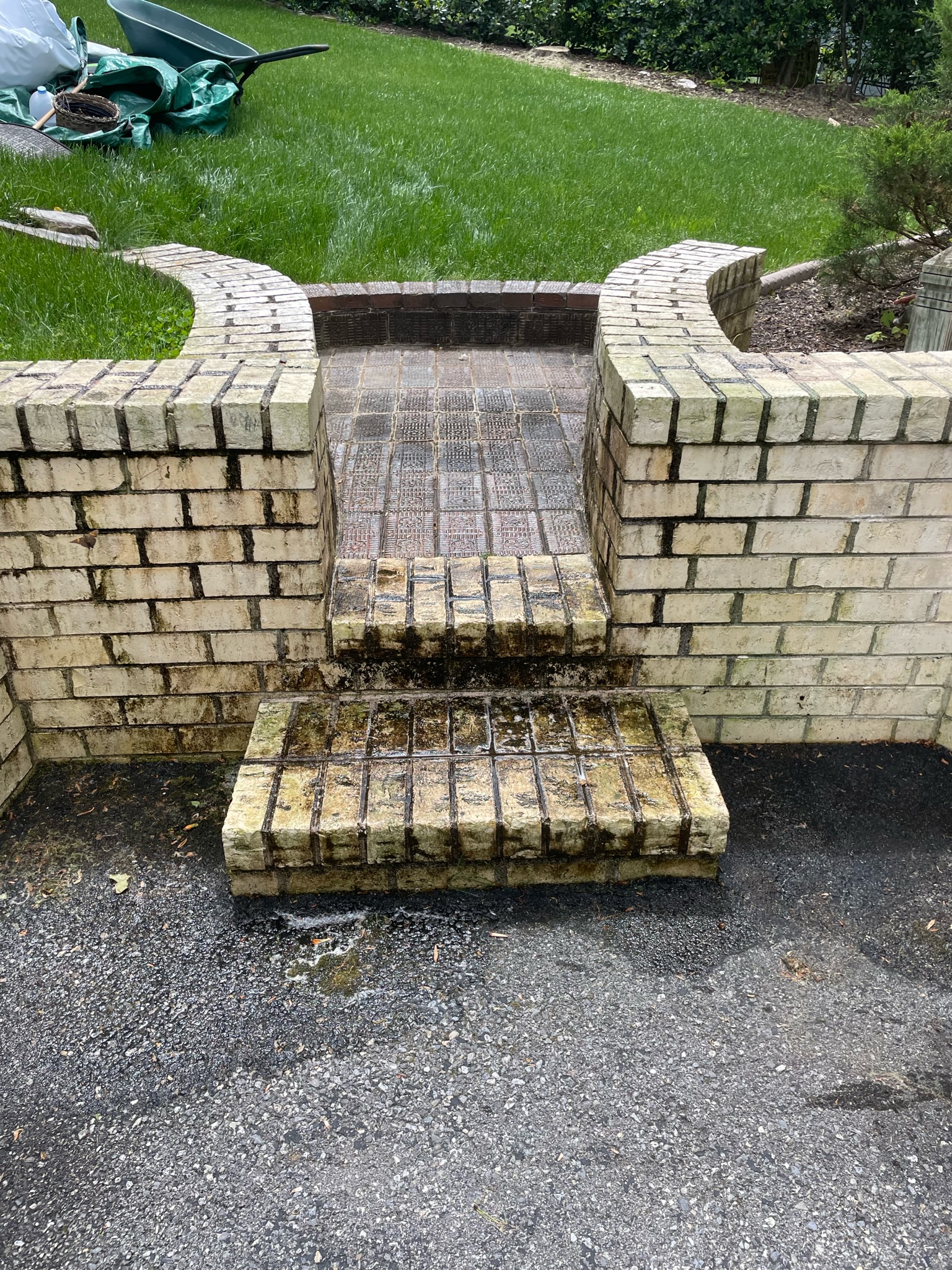 Brick wall before cleaning